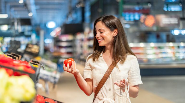 Woman-Shopping-for-Produce